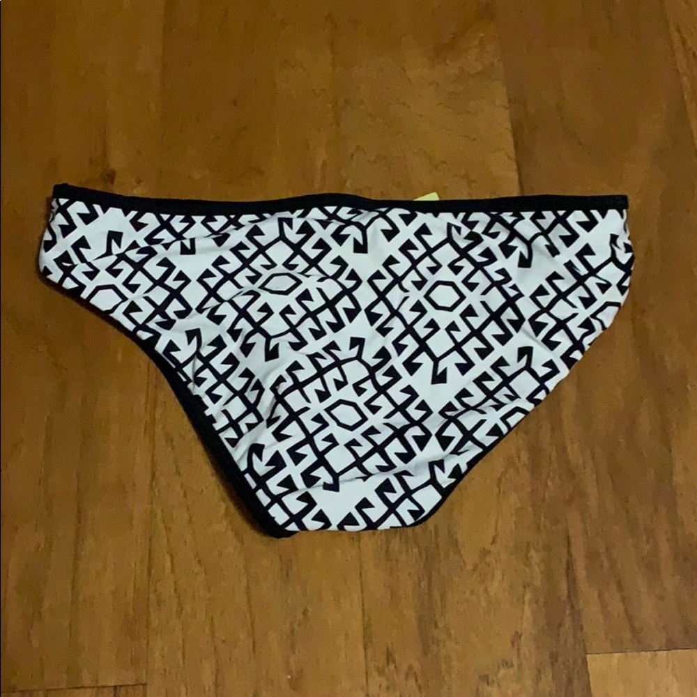 Gianni Bini Bikini Bottoms - Picture 2 of 4